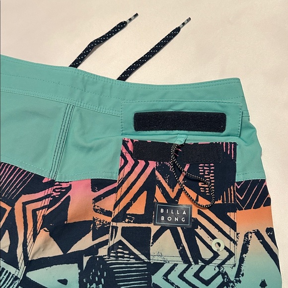 Billabong Men's Midlength Boardshorts Size 28 - Picture 3 of 4